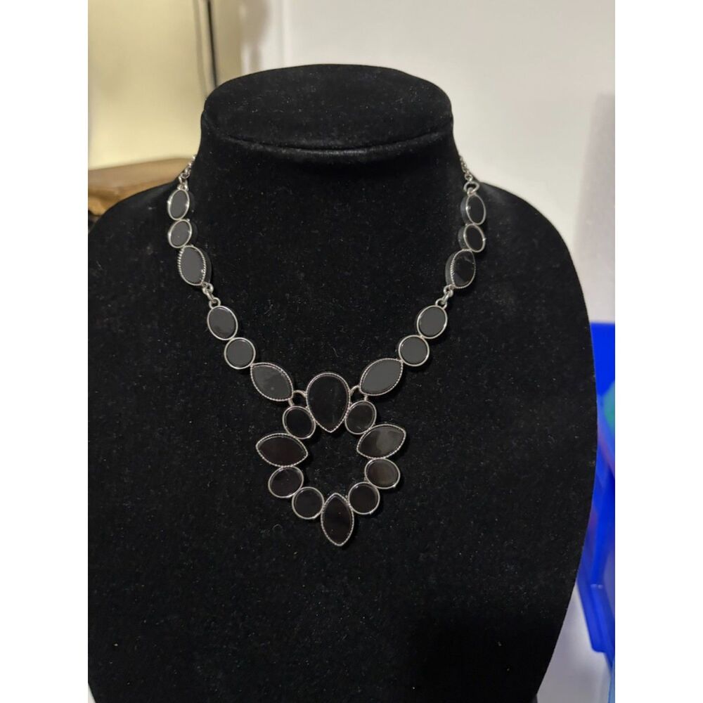 vtg 1946 brand Silver tone and black teardrop statement necklace